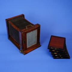 FRANSIZ AHŞAP KÖRÜKLÜ SAHA TİPİ FOTOĞRAF MAKİNESİ