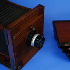 FRANSIZ AHŞAP KÖRÜKLÜ SAHA TİPİ FOTOĞRAF MAKİNESİ