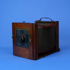 FRANSIZ AHŞAP KÖRÜKLÜ SAHA TİPİ FOTOĞRAF MAKİNESİ