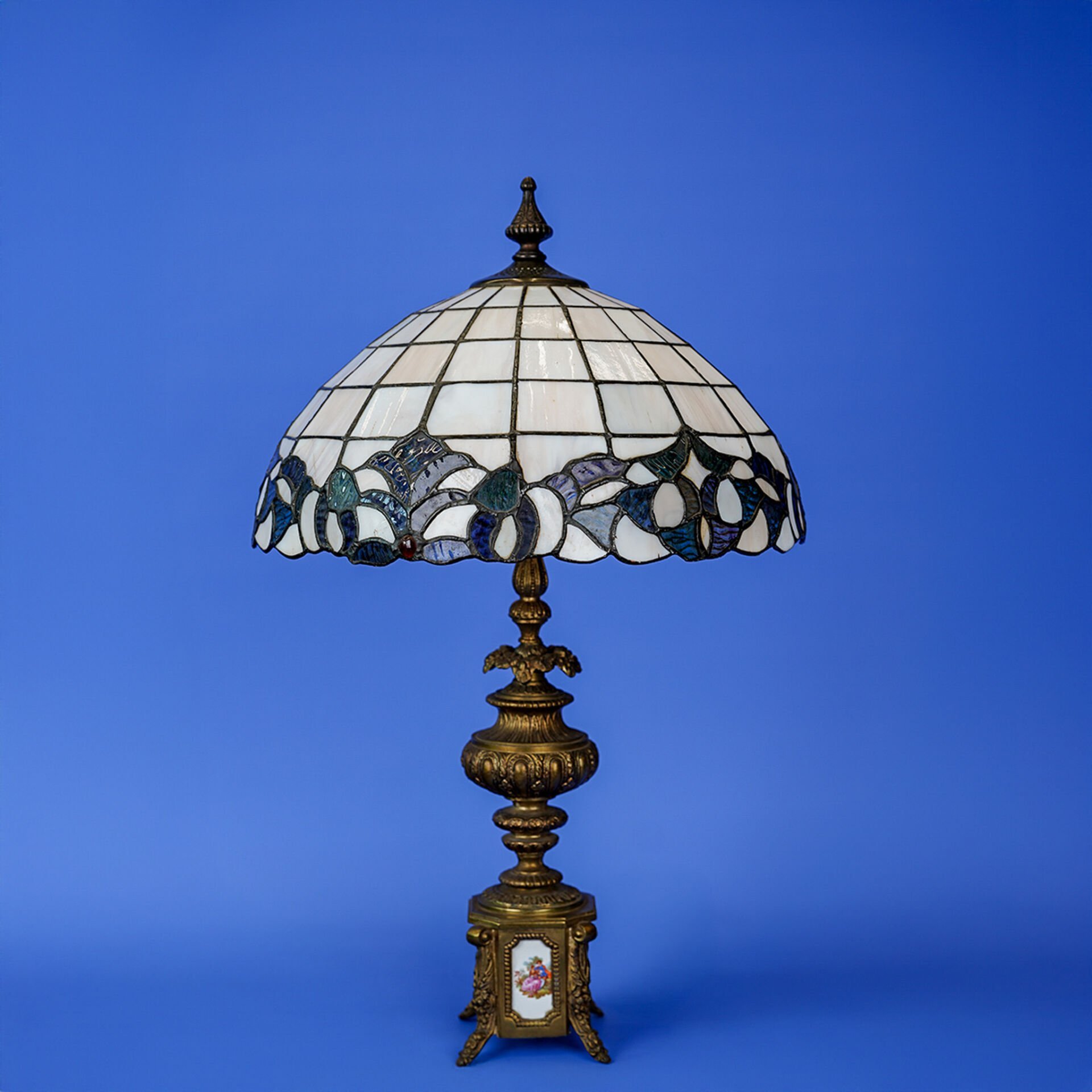 TİFFANY MODEL VİTRAY ŞAPKALI BRONZ KAİDELİ ABAJUR