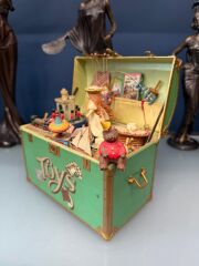 TOYS MARKA ANİMASYONLU ANTİKA LATERNA MÜZİK KUTUSU