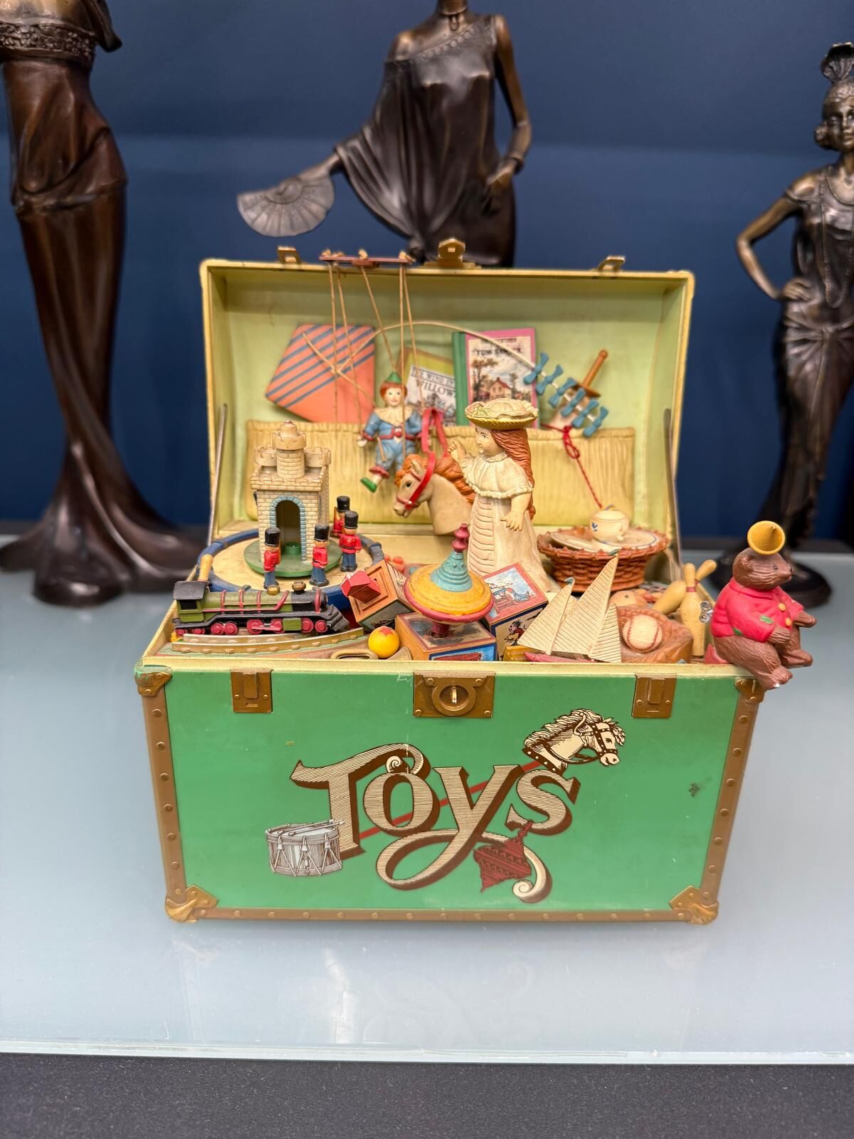 TOYS MARKA ANİMASYONLU ANTİKA LATERNA MÜZİK KUTUSU